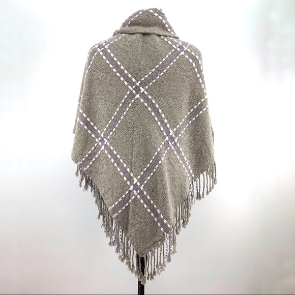 Accessory St New York NWT Shawl Style Knit Fringed Poncho, One Size - Picture 7 of 16